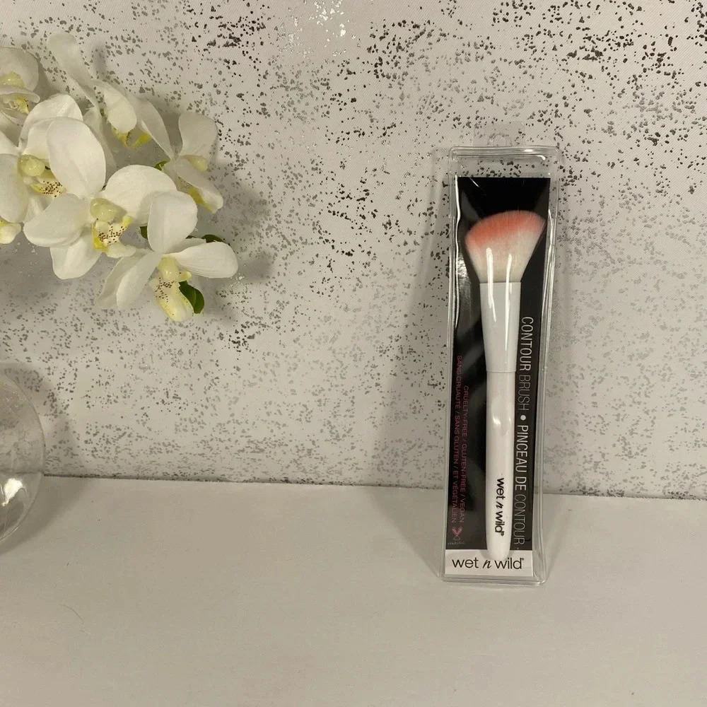 🆕 Wet n Wild Contour Brush - 2pk